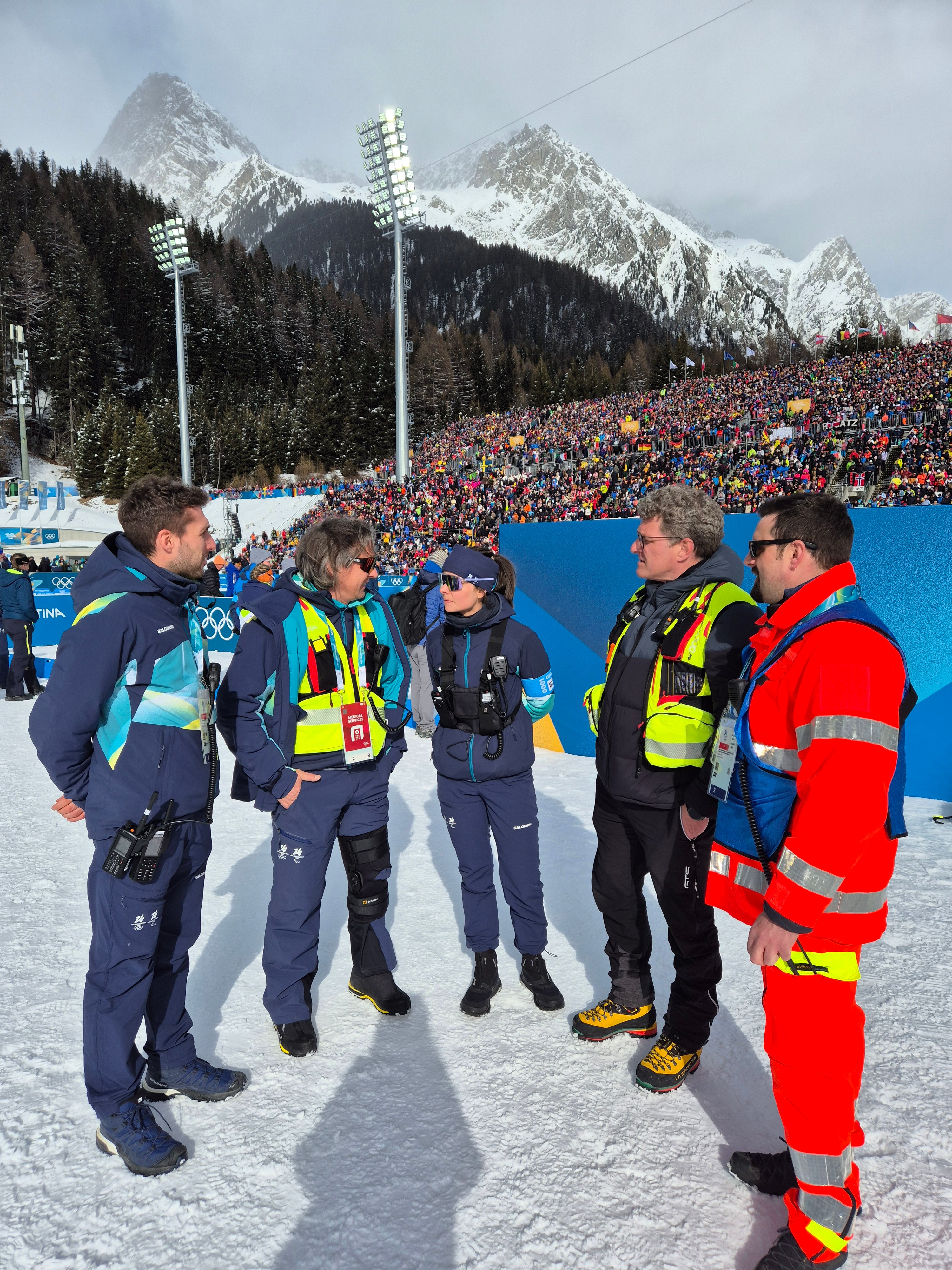 v.l.n.r.: Alex Zanvettor (Arzt Nai), Marc Kaufmann (Direktion Notfall-, Anästhesie und Intensivmedizin – Nai), Katharina Leitgeb (OK-Team Antholz), Simon Krapf (Arzt für Allgemeinmedizin), Cesare Vinella (Krankenpfleger Anästhesie und Intensivmedizin)
