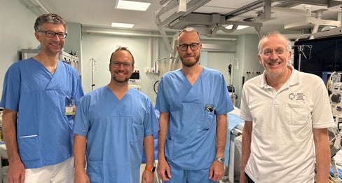 (v.l.) Dr. Patrick Engl, Dr. Matthias Unterhuber, Dr. Luca Donazzan, Primar Dr. Rainer Oberhollenzer