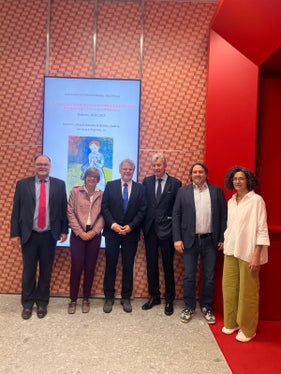 V.l.n.r.: Generaldirektor Dr. Christian Kofler, Gynäkologin Dr.in Federica Verdi, Primar Dr. Martin Steinkasserer, Stiftung-Sparkasse-Präsident Dr. Gerhard Brandstätter, Primar Dr. Alex Staffler, Neonatologin Dr.in Elisabetta Chiodin