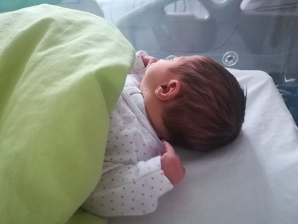 Klein Lorena lässt die Aufregung um ihre Geburt gelassen