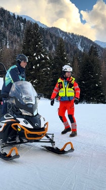Für den schnellen Einsatz auf und rund um die Loipe standen Motorschlittenfahrer zur Verfügung