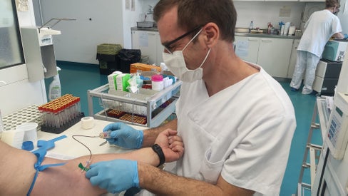 Gute besuchte Hepatitis-C-Screening-Days (im Bild die Blutabnahme im Krankenhaus Meran)