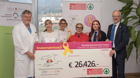 Übergabe des Schecks