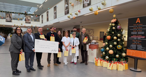 Der Baum der Wünsche: Es weihnachtet im Krankenhaus Bozen (Foto: Sabes\ChT)