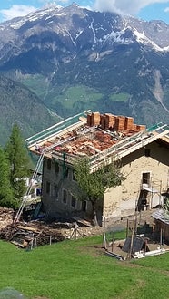 Neues Schindeldach wird verlegt