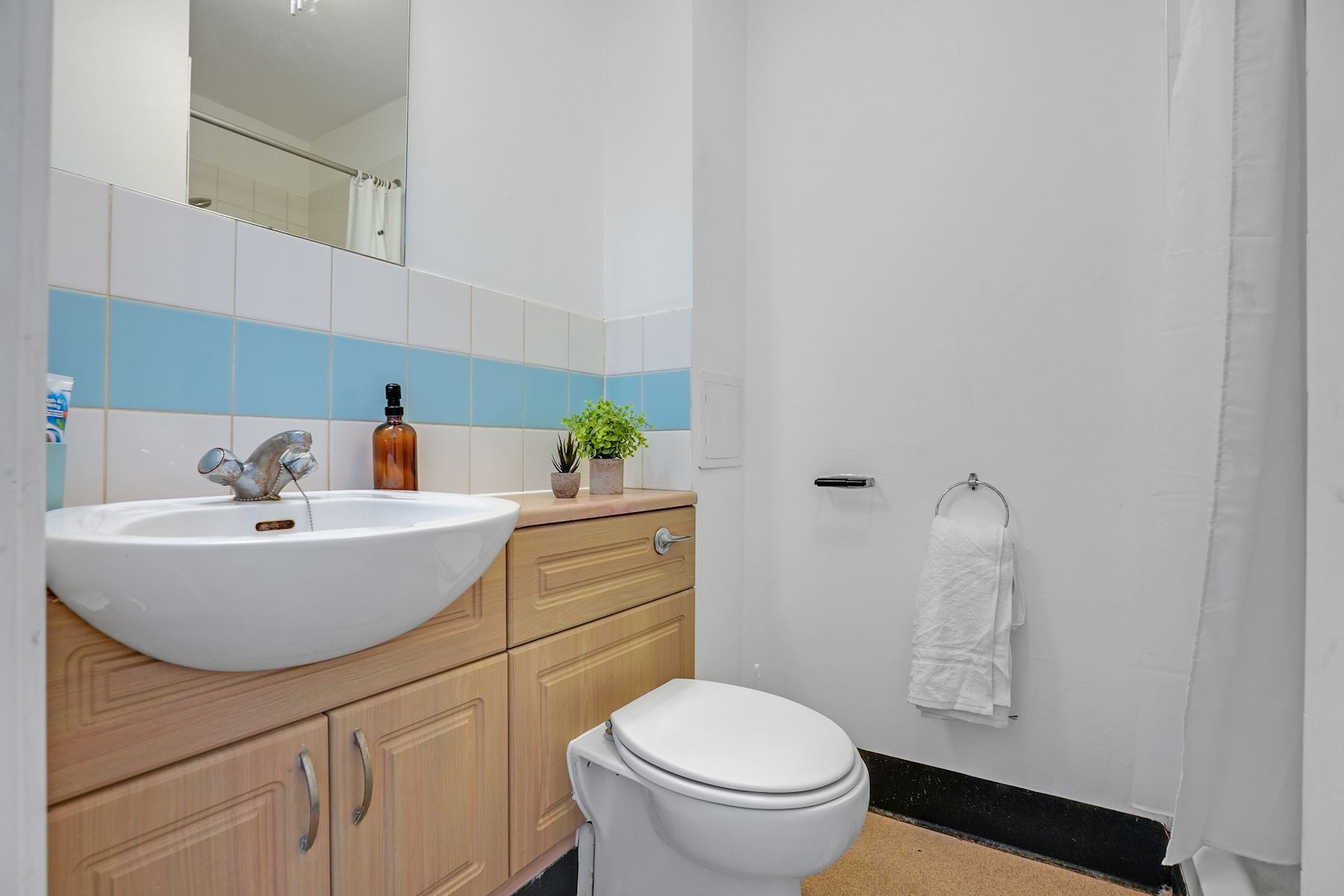 En-suite bathroom at Barnard House