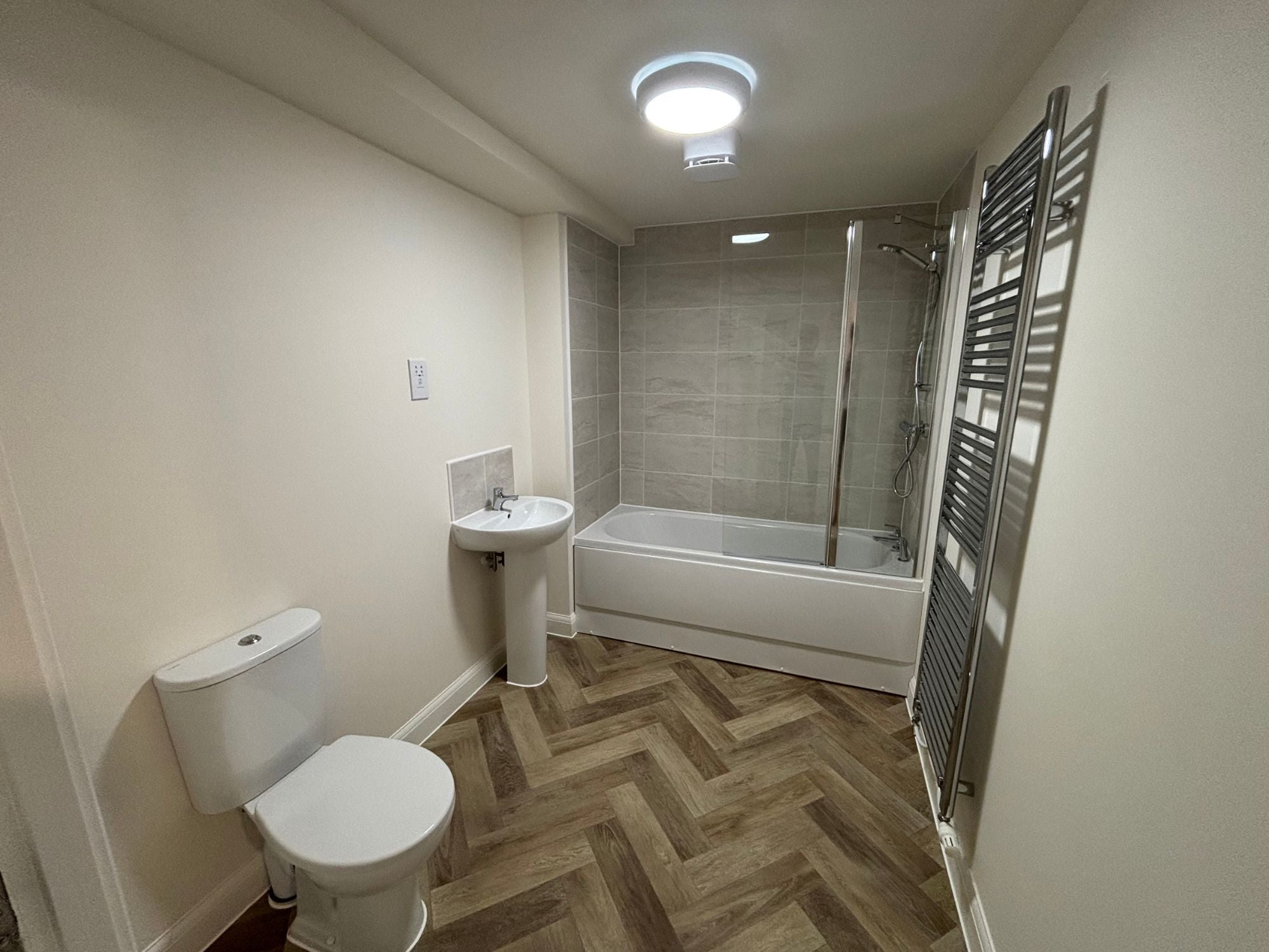 SNG at Wichelstowe, 2 bed apartment bathroom