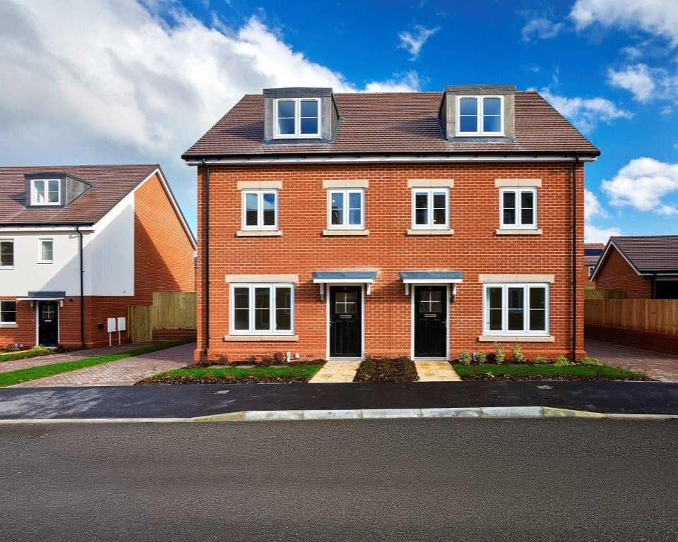 SNG at Emmer Green Drive - exterior image #1