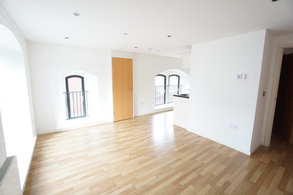  Flat 4, 177 East Street - Living