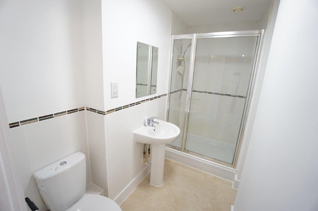  213 Skyline Plaza - Bathroom
