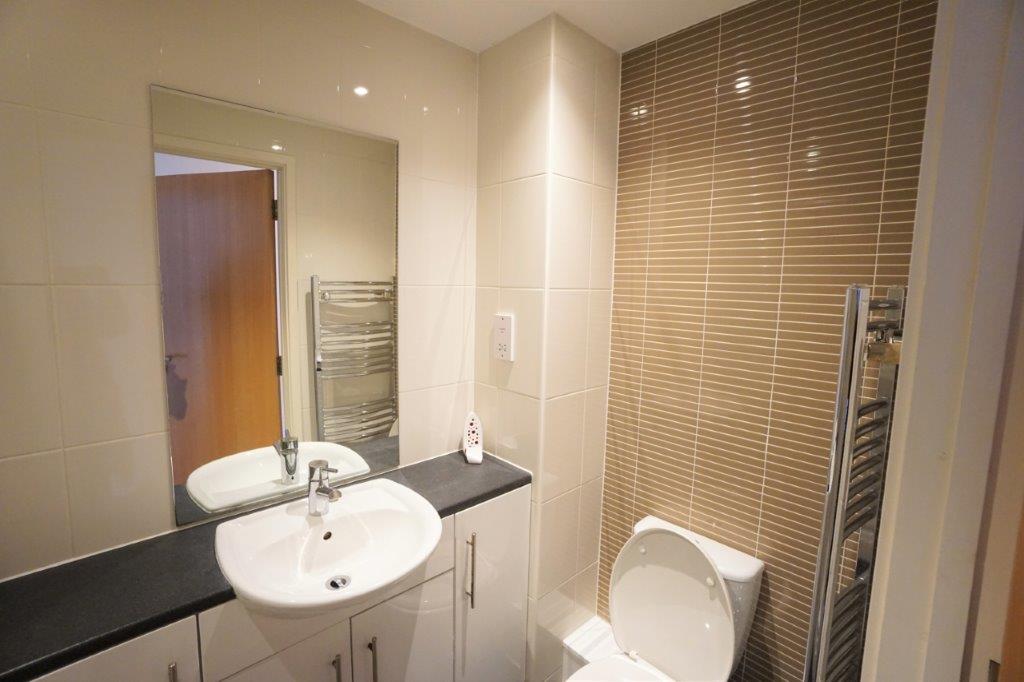 Flat 4, 177 East Street - Bathroom