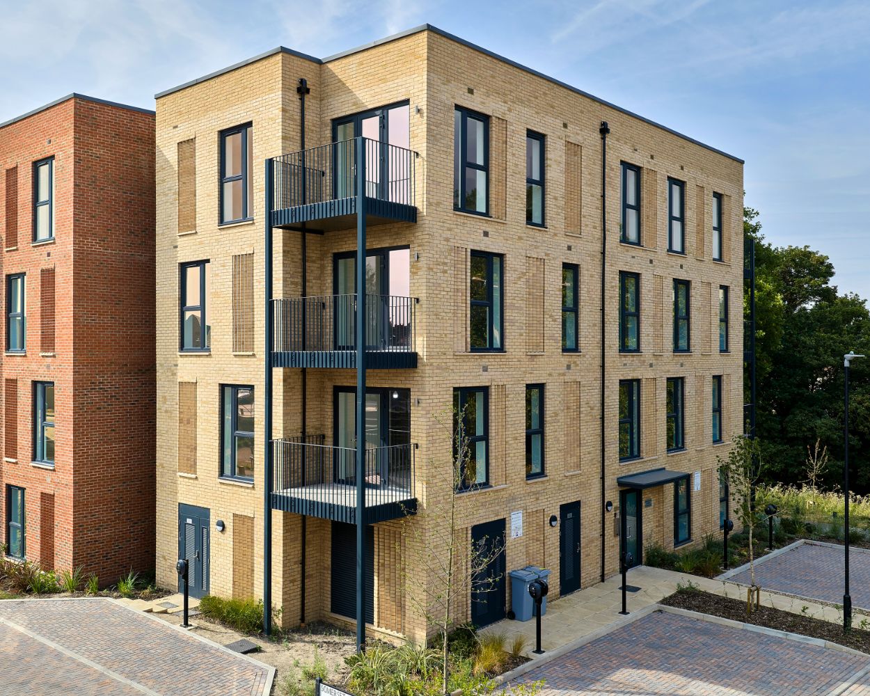SNG at Montem, E1 BLOCK exterior image 2