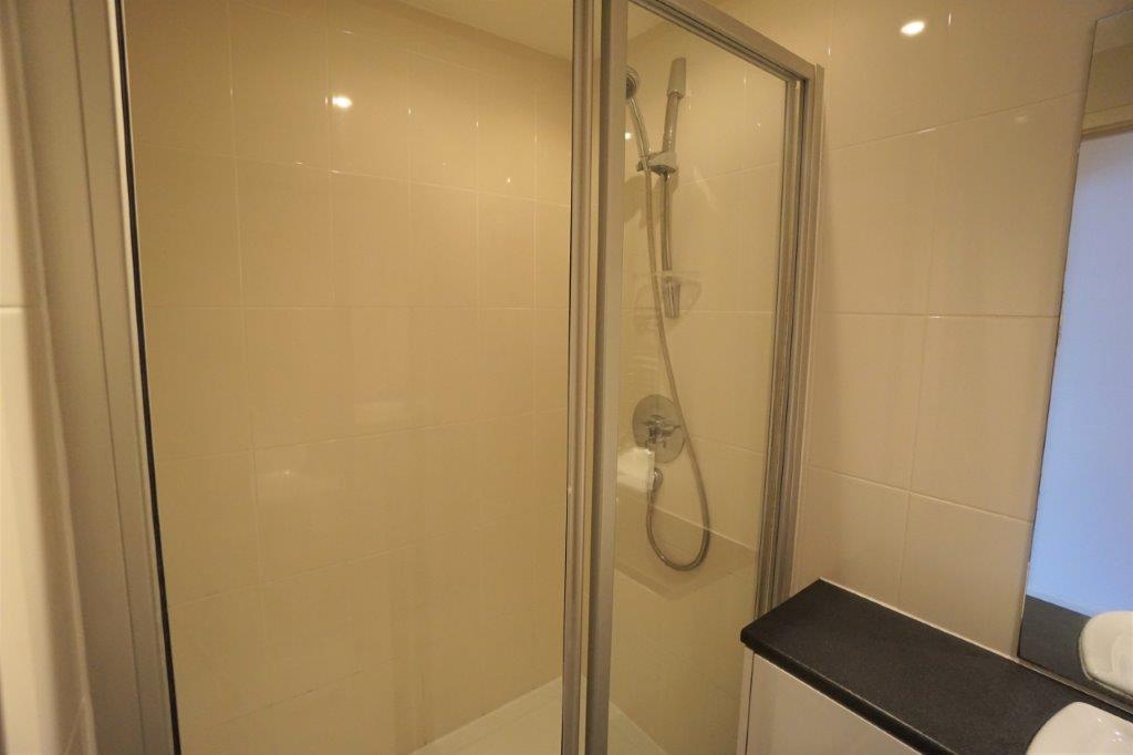 Flat 4, 177 East Street - Bathroom 2