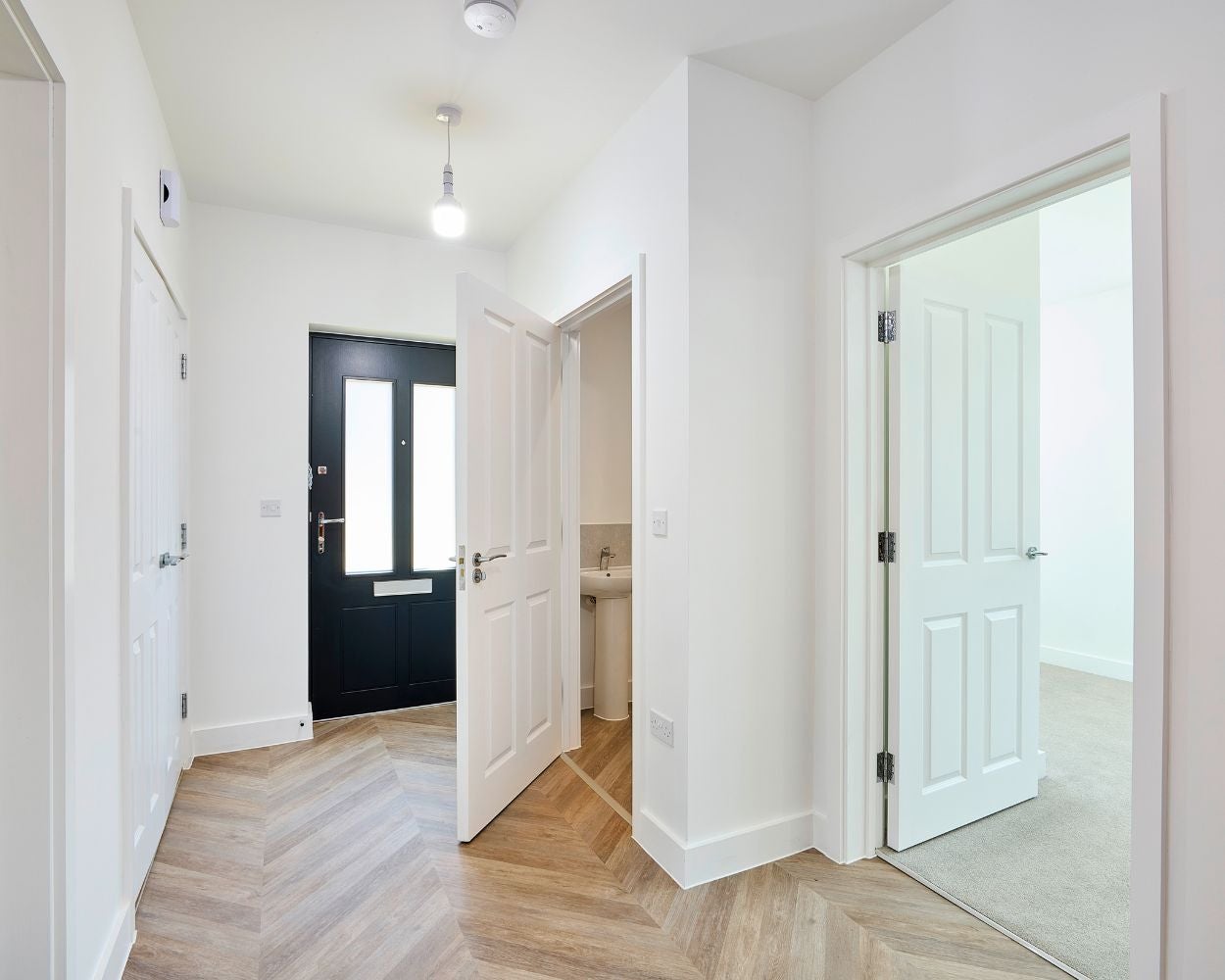 SNG at Winterbrook Meadows - 3 bed hallway image 2