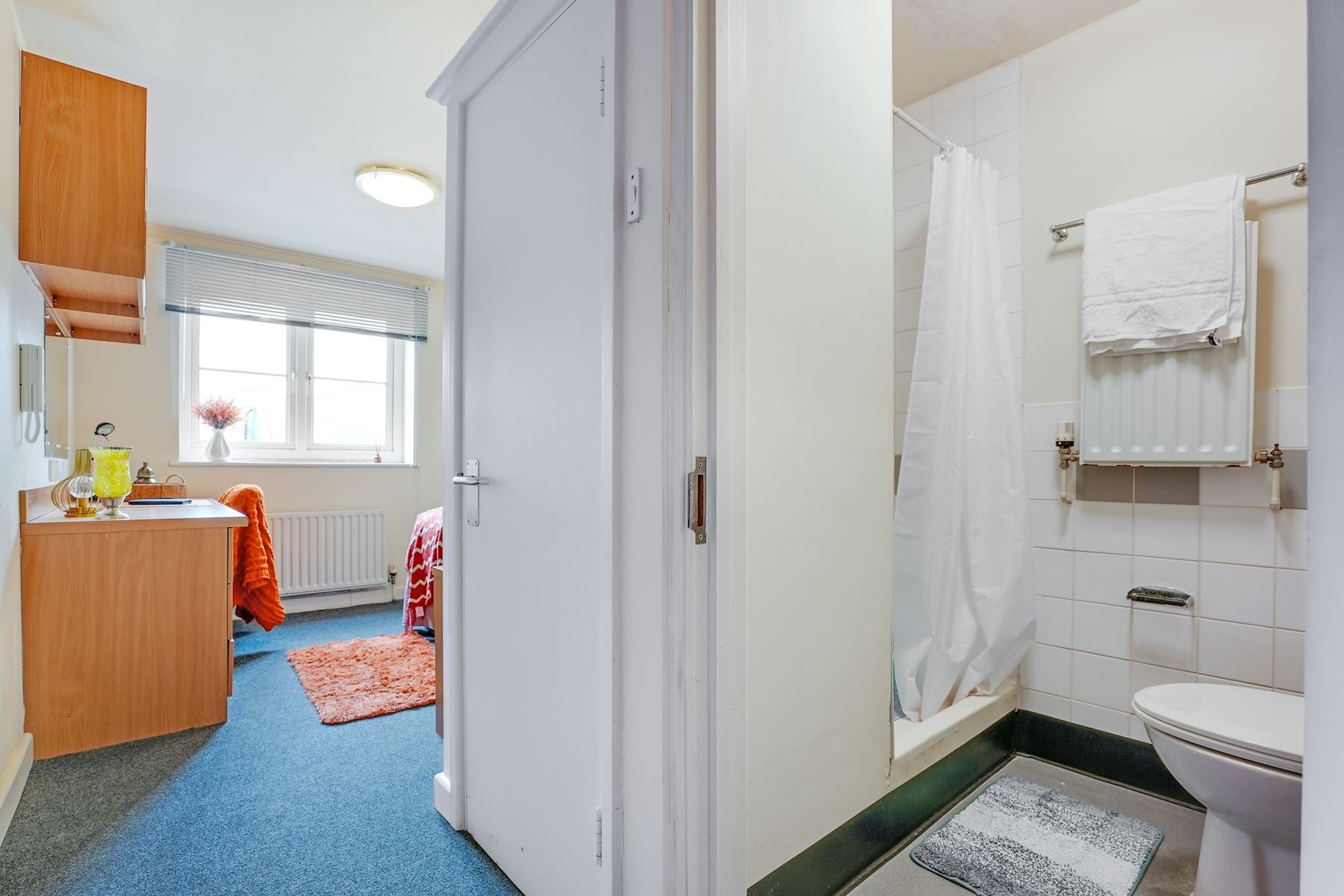 Room and en-suite at Hill House