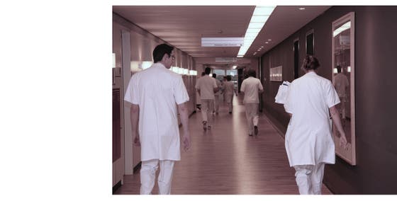 Lopende artsen in gang