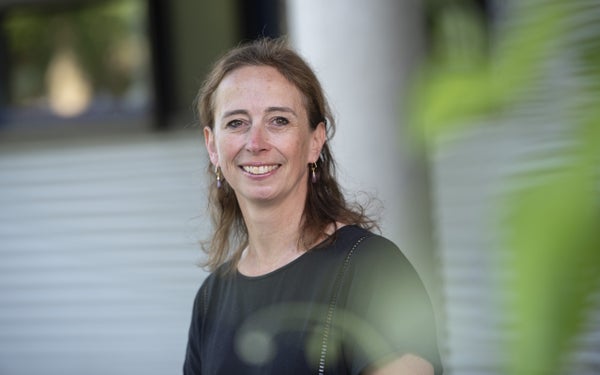 Portret Helen Leavis