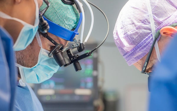 Dokter tijdens hartoperatie