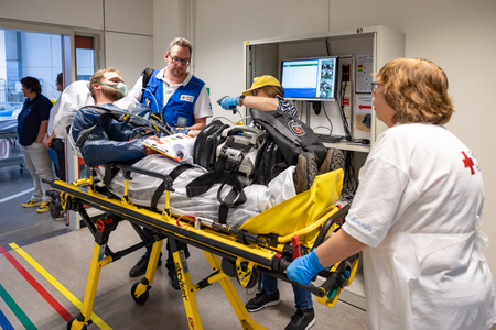 NAVO-oefening, Vigorous Warrior, patiënten komen binnen bij het Calamiteitenhospitaal