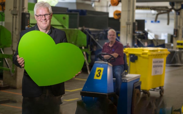Edwin van Stralen met een groot groen hart.