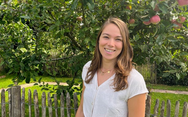 Lisanne Baak foto in de tuin