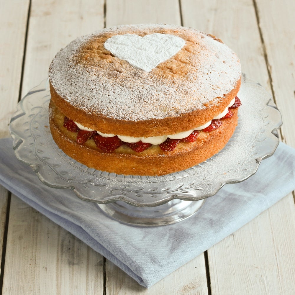 Victoria Sandwich Sponge Cake Stock Photo - Alamy