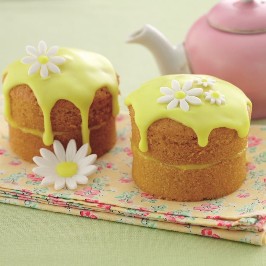 Daisy Cake | Inspired by Pink Cake Box. | Christina | Flickr