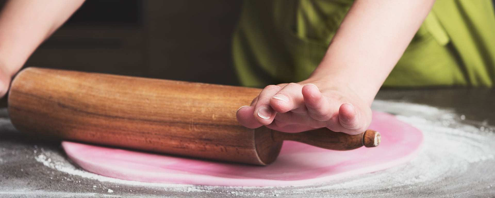 How to Cover a Cake with Sugar Paste Icing Baking Tips
