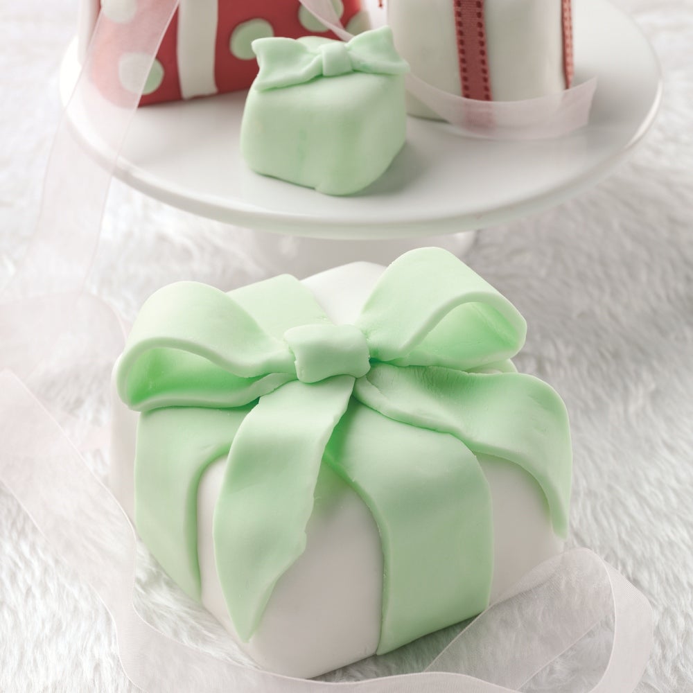 Mini Christmas Cakes | Only Crumbs Remain