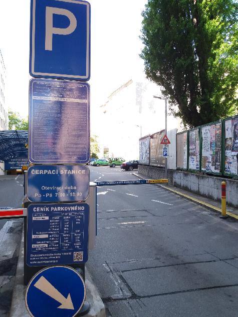 parkoviště v areálu 35kč/h