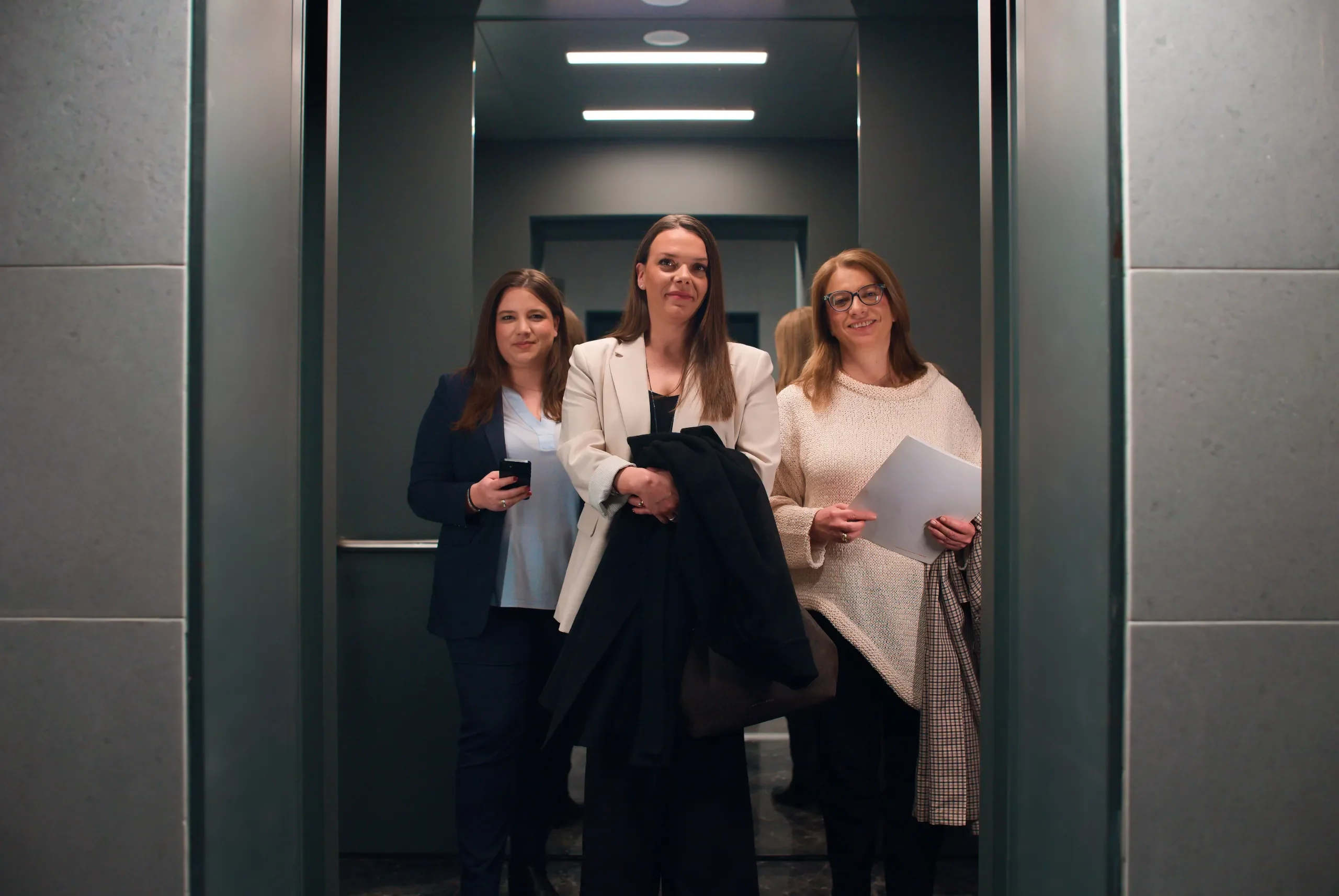 Elevator Stories – Μια μέρα στη ζωή κάθε γυναίκας που μας εμπνέει