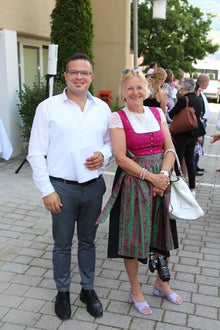 Der Schulleiter und die Bezirksbäuerin 