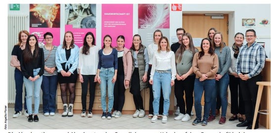 Gruppenfoto der Teilnehmer/innen des Grundlehrgangs "Urlaub auf dem Bauernhof"