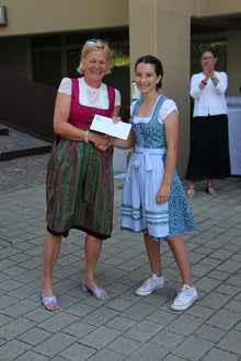 Vergabe des Preises vom Südtiroler Bauernbund- Bezirksbäuerin und Schülerin