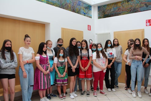 letzter Schultag- Gruppe von Schülerinnen