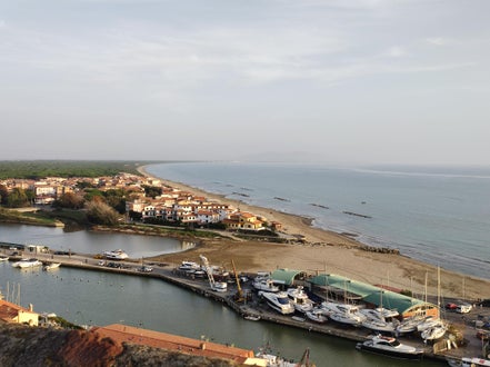 Blick auf den Hafen und das Meer
