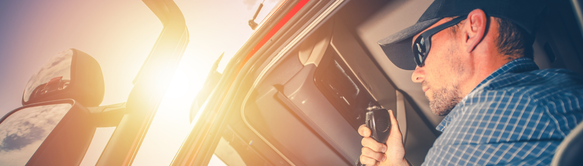 Ręka trzymająca pistolet