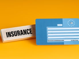 Здравна карта с етикет с име