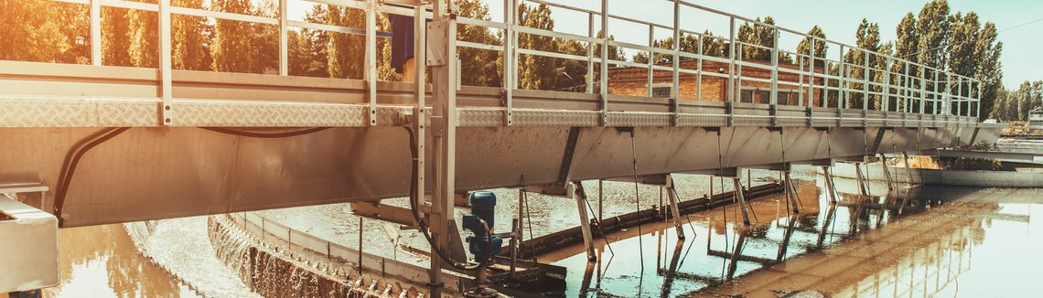 Мост над язовирно съоръжение