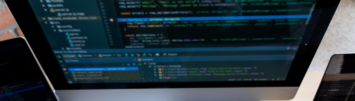 Egy számítógép képernyőjének elmosódott képe