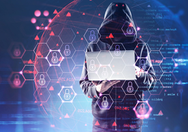 Egy személy kapucnis pulóverben, kezében egy laptoppal.