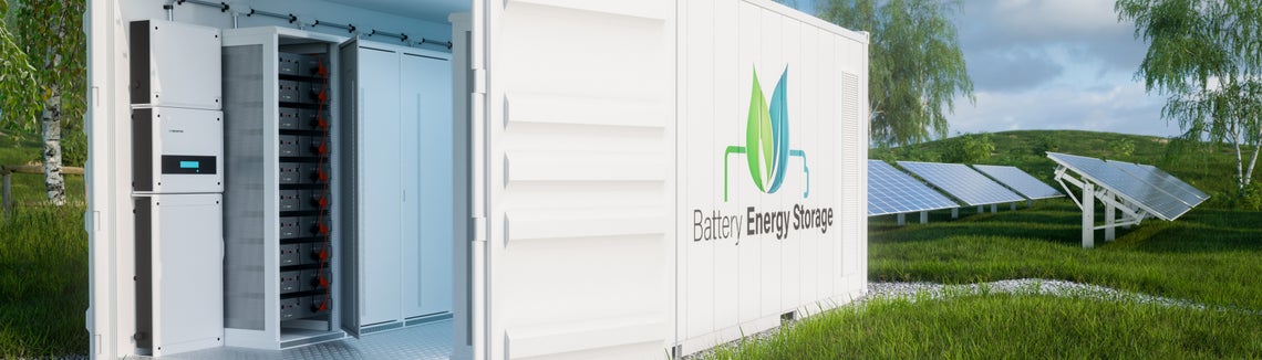 Бял контейнер за съхранение на енергия с отворена врата