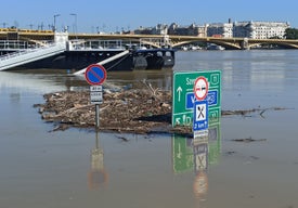 Изглед от наводнената от прелялата река Дунав Будапеща в резултат на бурята Борис