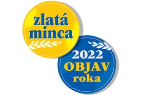 Modrý a žltý kruh s bielym textom