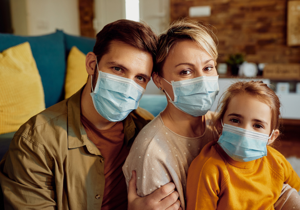 Skupina ľudí s maskami na tvári