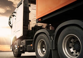 Zbliżenie na ciężarówkę