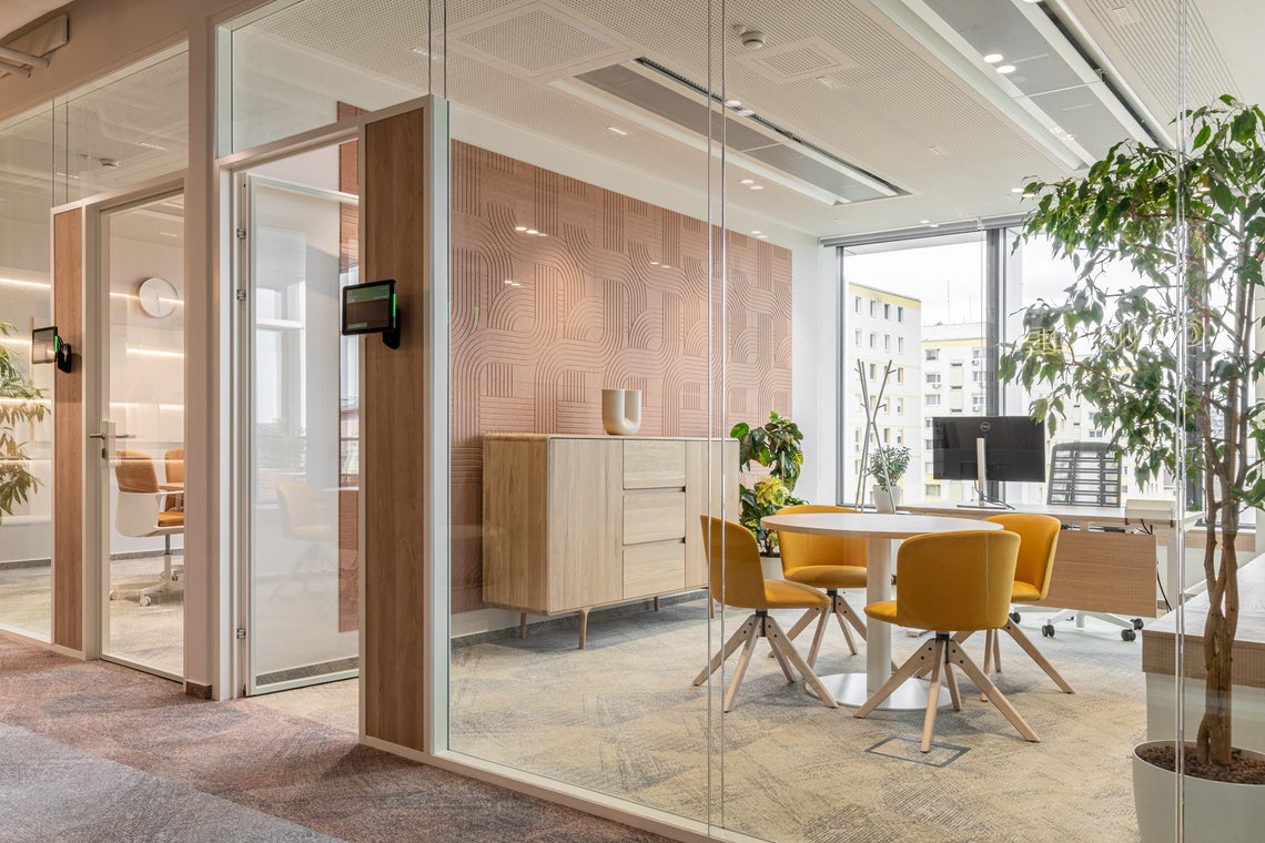 A Colonnade Biztosító egyik meeting room-ja az irodában