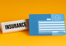 Egy kék kártya fehér címkével