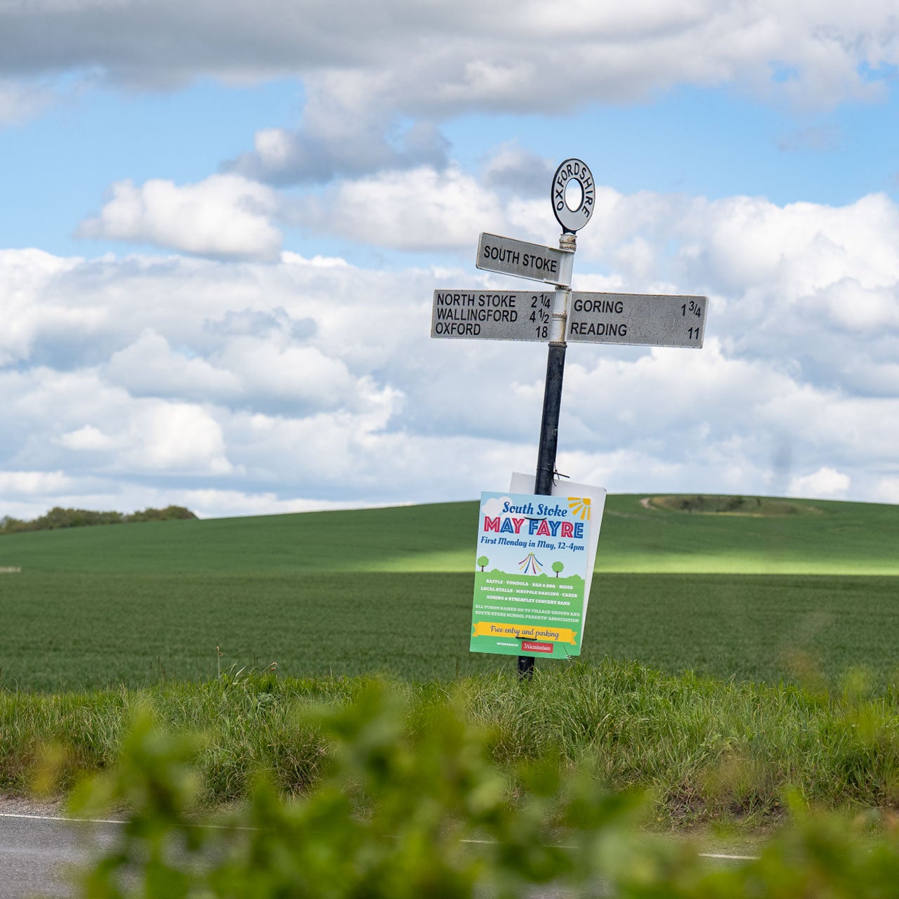 wallingford sign pointing towards breckon & breckon estate agents in Wallingford