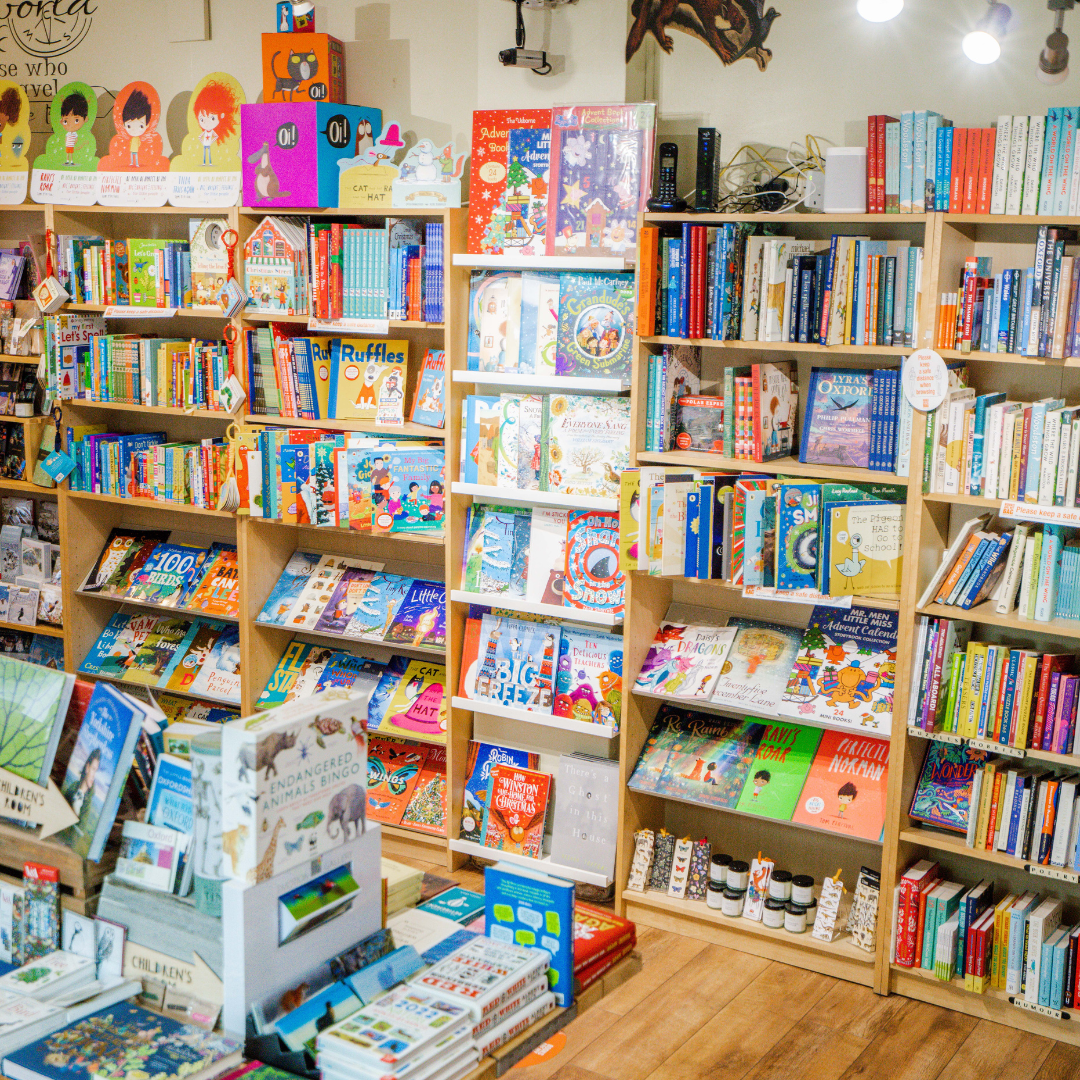 photo of a bookshelf 